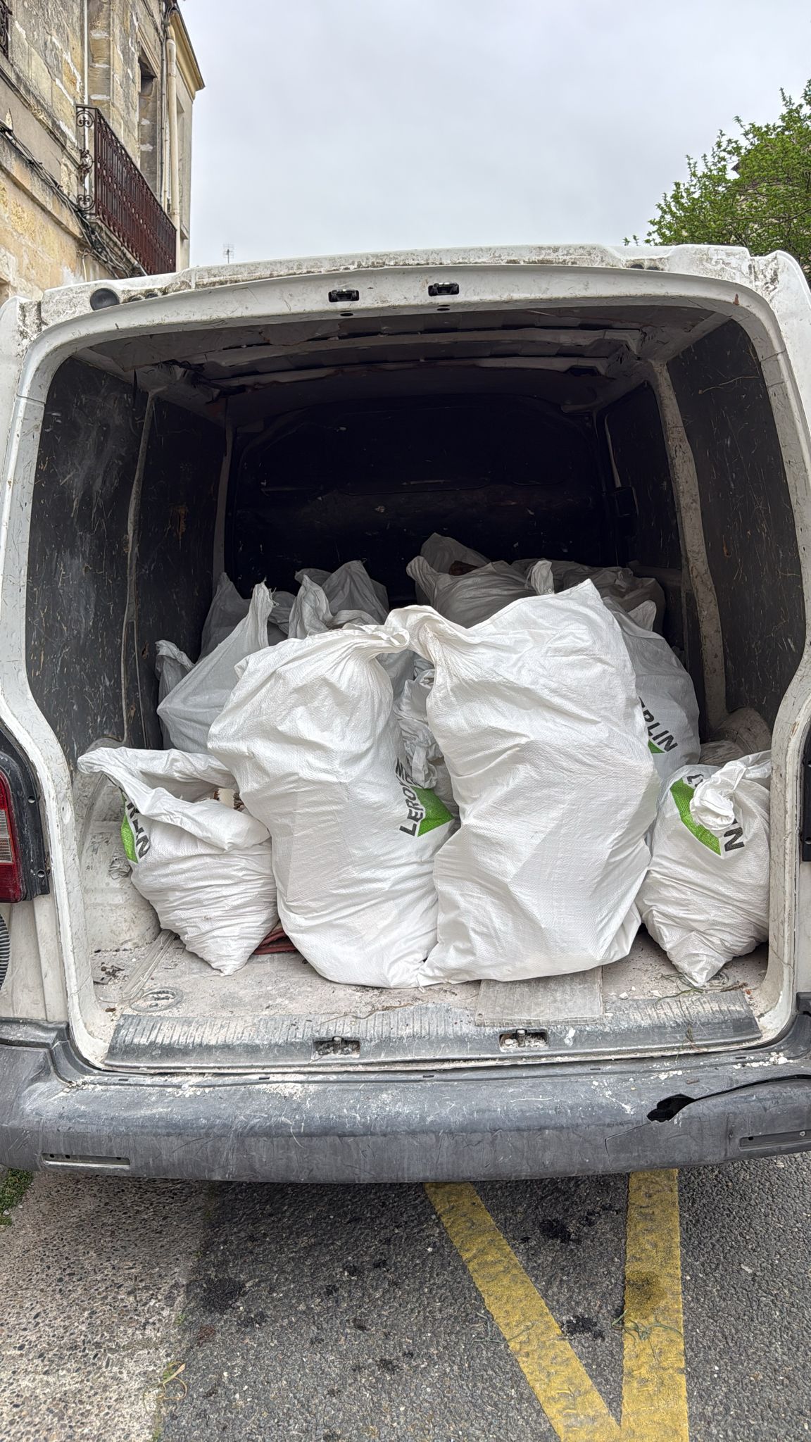 Débarras syndrome de Diogène en Gironde : notre accompagnement